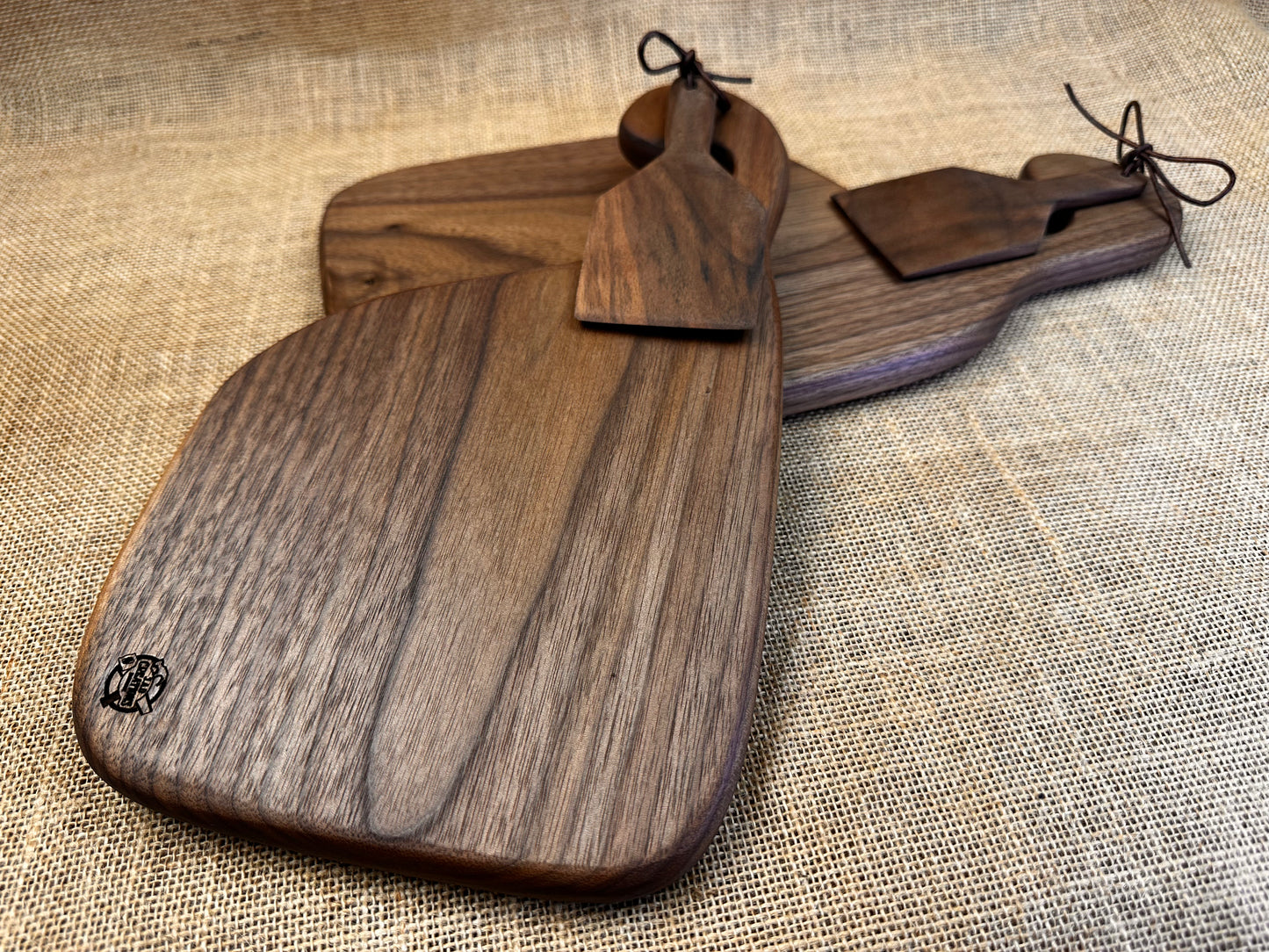 Walnut Cheeseboard Set